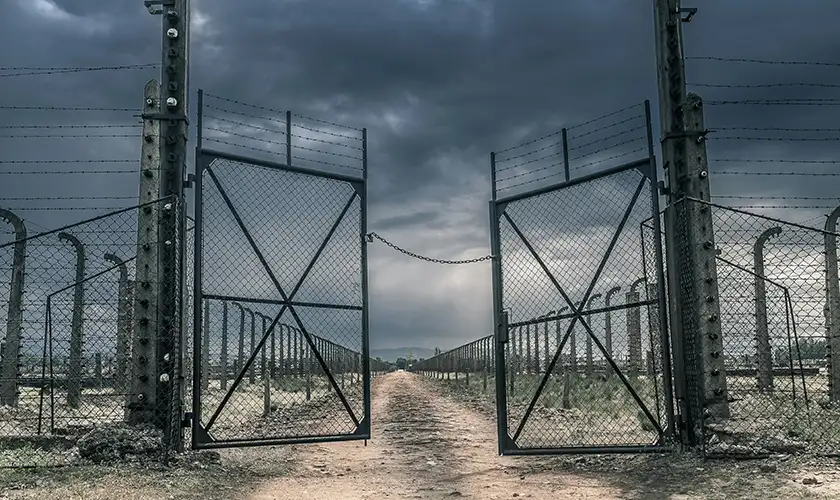 Osvětimská brána (vstup a vstupenky)