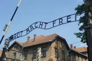 Arbeit macht frei