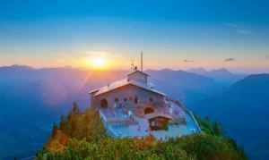 Čtěte také: Orlí hnízdo (Kehlsteinhaus) otevírací doba, výtah, ceny